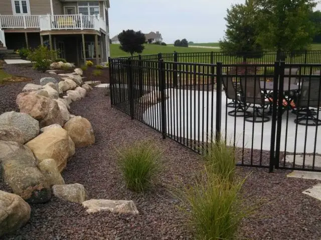 three-rail-pool-fence